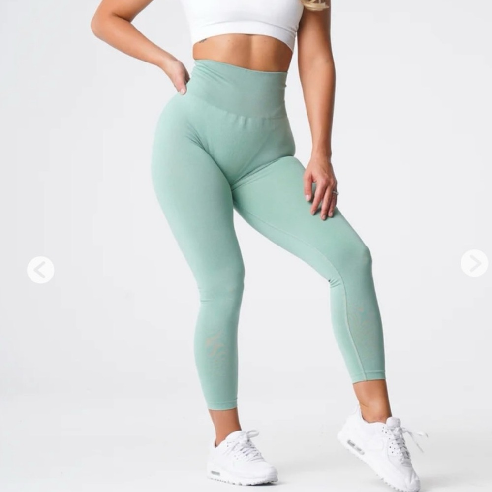 NVGTN High-Waisted Mint Green Leggings